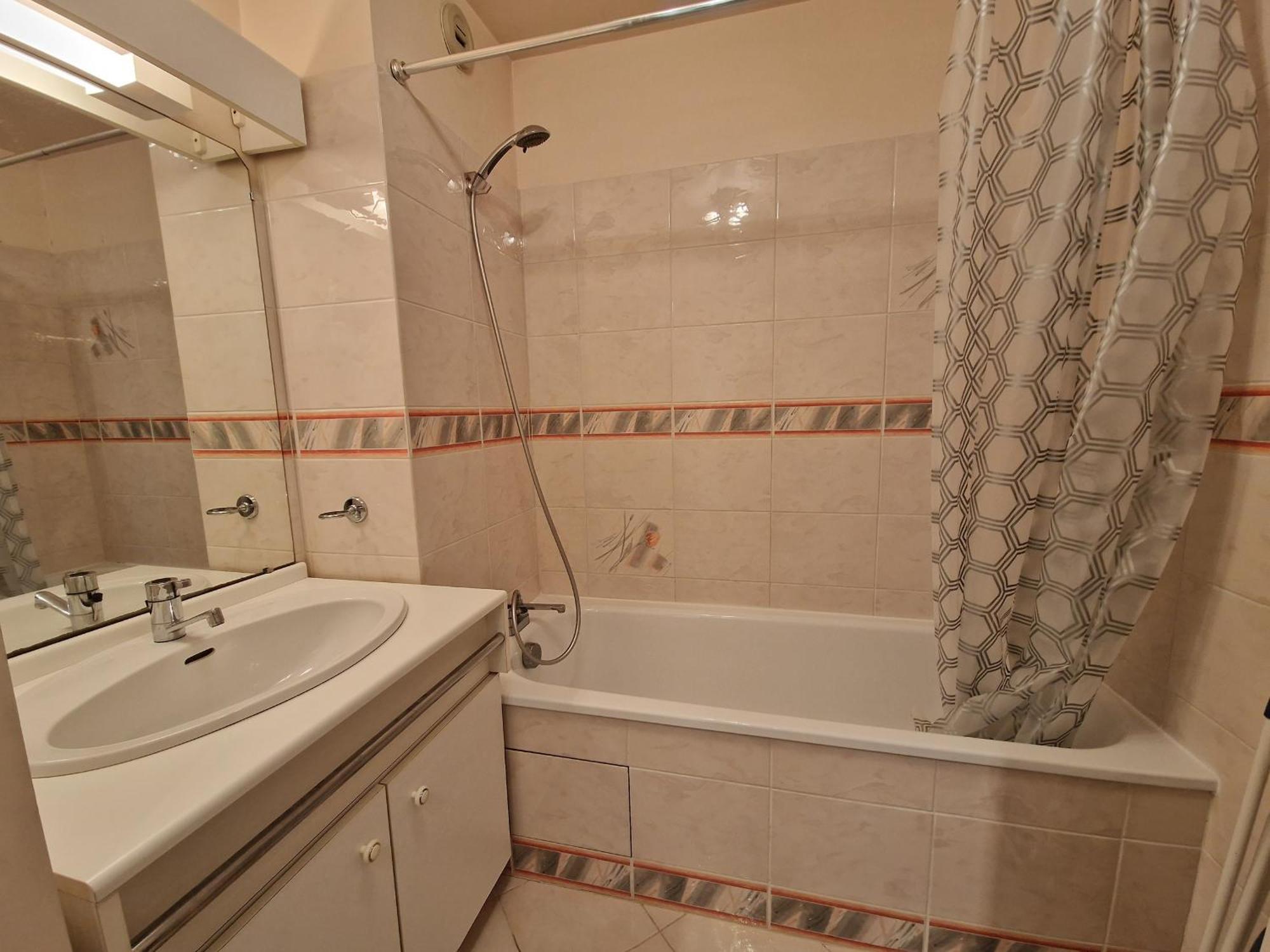 Appartement Avec Piscine, Tennis & Balcon, Centre-Ville Chatelaillon-Plage, 6 Pers, 2 Ch - Fr-1-706-17 Exterior photo